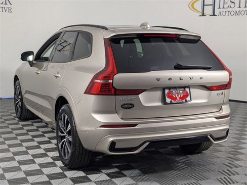 Used 2025 Volvo XC60 B5 Plus image 5