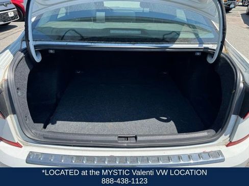 Certified 2022 Volkswagen Passat 2.0T SE FWD image 19