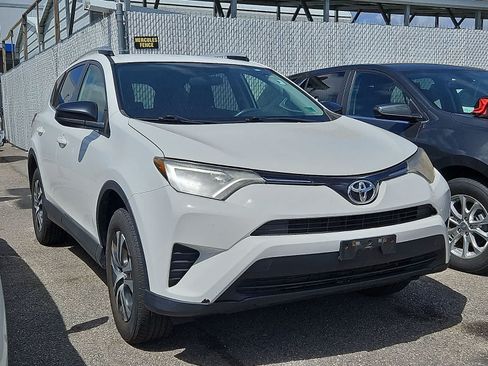 Used 2016 Toyota RAV4 LE AWD/4WD image 2