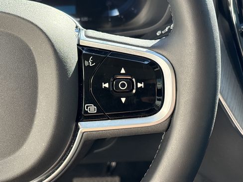 Used 2025 Volvo XC60 B5 Plus w/ Climate Package image 20