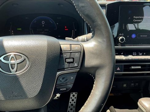 Used 2025 Toyota Camry SE w/ Convenience Package AWD/4WD image 12