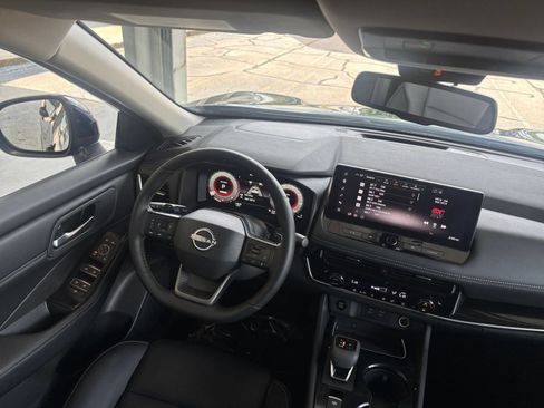 Used 2026 Nissan Rogue SL FWD image 36