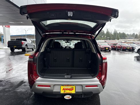 New 2025 Nissan Pathfinder Platinum image 5