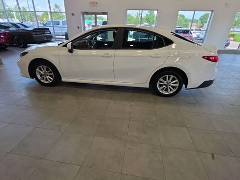 Used 2025 Toyota Camry LE AWD/4WD image 14