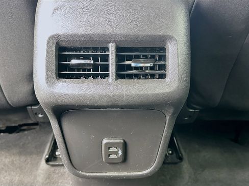 Used 2020 Chevrolet Equinox LT image 16