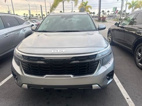 Used 2025 Kia Seltos EX w/ EX Sunroof Package FWD image 2
