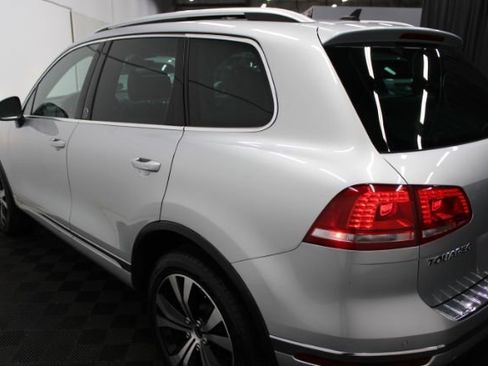 Used 2017 Volkswagen Touareg Wolfsburg Edition image 11