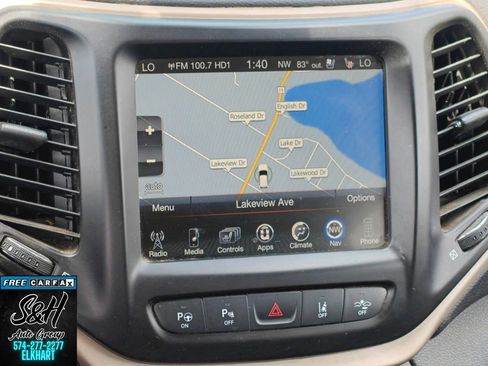 Used 2015 Jeep Cherokee Limited w/ Luxury Group AWD/4WD image 7