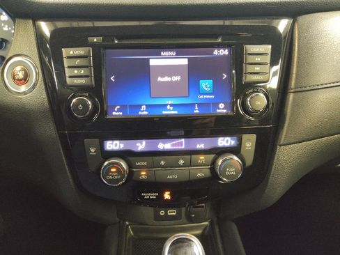 Used 2018 Nissan Rogue SV FWD image 25
