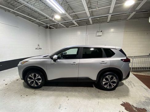 Used 2023 Nissan Rogue SV FWD image 3