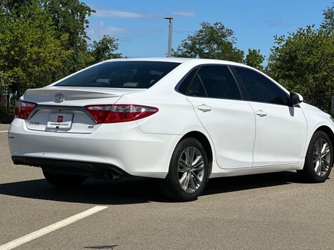 Used 2016 Toyota Camry SE image 4