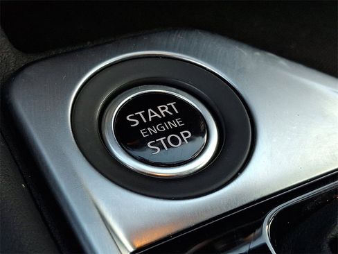 Used 2022 Nissan Sentra SR w/ SR Premium Package image 24