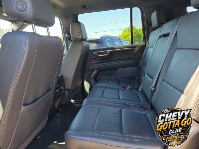 Used 2025 Chevrolet Suburban LT AWD/4WD image 27