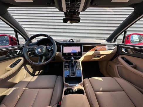 Used 2026 Porsche Macan image 6