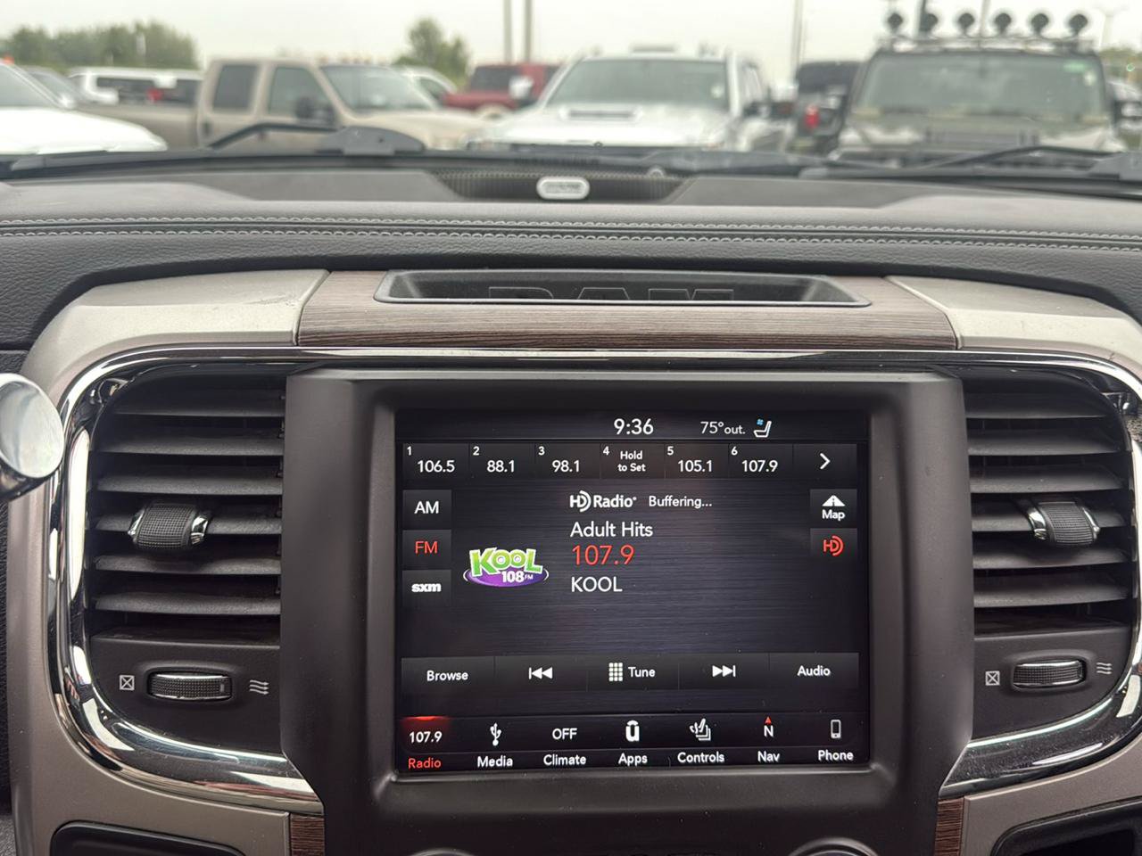 Used 2018 RAM 2500 Laramie w/ Convenience Group AWD/4WD image 15