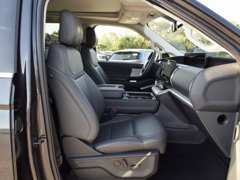 New 2025 Ford Expedition Active image 25