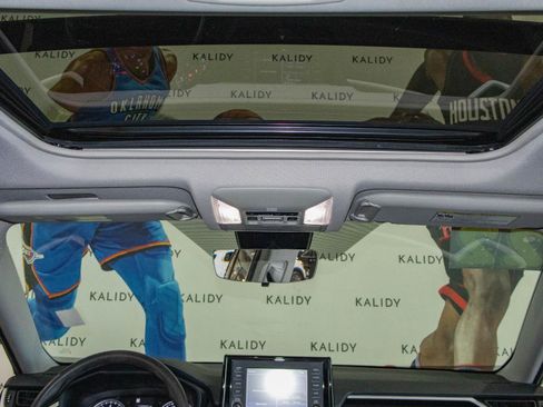 Used 2022 Toyota RAV4 XLE w/ Convenience Package image 13