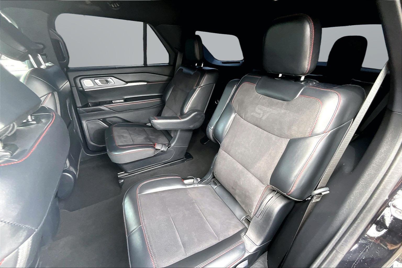 Used 2025 Ford Explorer ST RWD image 18