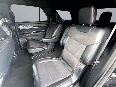 Used 2025 Ford Explorer ST image 18