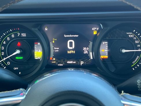 Used 2024 Jeep Wrangler Unlimited Sahara image 35