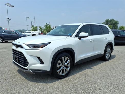 Certified 2024 Toyota Grand Highlander FWD image 9