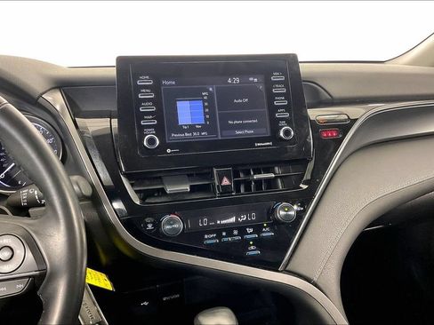 Used 2022 Toyota Camry SE FWD image 9