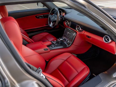 Used 2011 Mercedes-Benz SLS AMG Coupe image 15