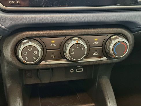 Used 2025 Nissan Versa SV FWD image 24