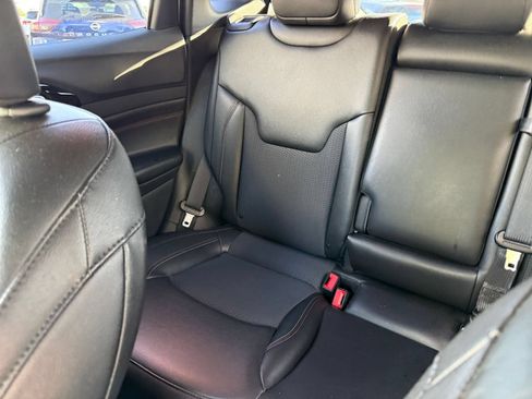 Used 2025 Jeep Compass Trailhawk AWD/4WD image 38