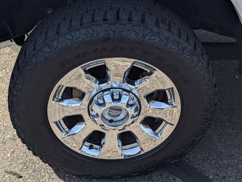 Used 2017 Ford F250 Lariat image 7