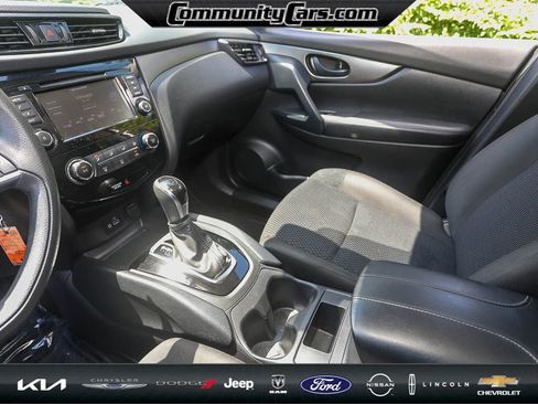 Used 2021 Nissan Rogue Sport S image 19