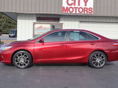 Used 2016 Toyota Camry SE image 10