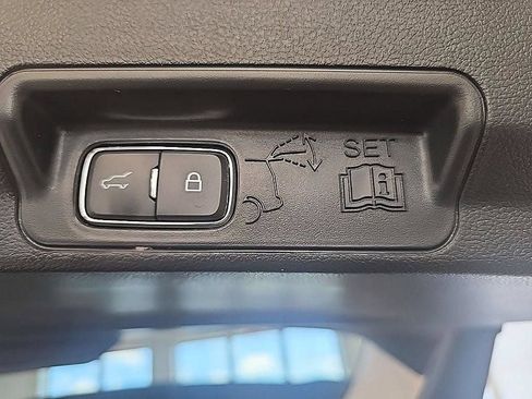 Used 2025 Ford Explorer Active AWD/4WD image 31