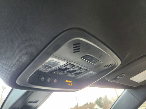 Used 2023 Chevrolet Traverse RS image 17