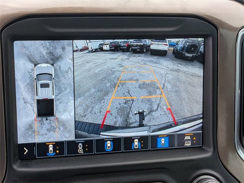 Used 2021 Chevrolet Silverado 1500 High Country w/ Technology Package image 22