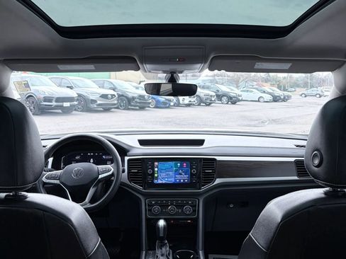 Used 2023 Volkswagen Atlas SE w/ Panoramic Sunroof Package image 2