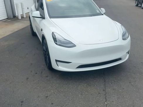 Used 2025 Tesla Model Y Performance AWD/4WD image 3