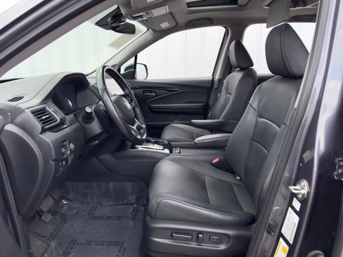 Used 2021 Honda Pilot Touring image 16