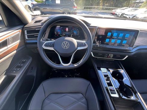 Certified 2026 Volkswagen Atlas SE w/ Panoramic Sunroof Package image 19