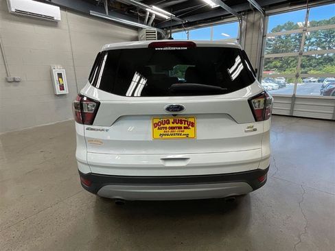 Used 2017 Ford Escape SE AWD/4WD image 4