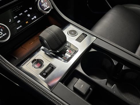 Used 2024 Jaguar F-PACE R-Dynamic S image 18