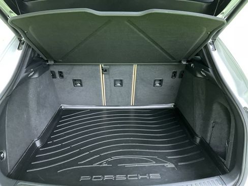 Used 2021 Porsche Macan S image 28