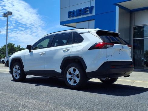 Used 2019 Toyota RAV4 XLE image 3