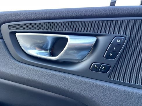 Used 2025 Volvo XC60 B5 Plus image 18