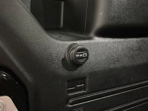 Used 2024 Jeep Wrangler Unlimited Rubicon w/ Technology Group AWD/4WD image 28