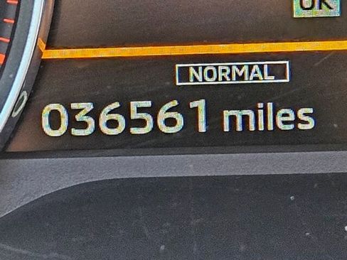 Used 2024 Mitsubishi Outlander SE image 25