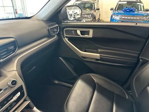 Used 2023 Ford Explorer XLT w/ Equipment Group 202A AWD/4WD image 27