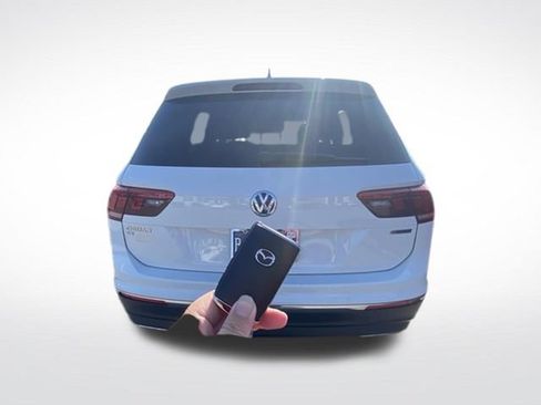 Used 2020 Volkswagen Tiguan SE w/ Panoramic Sunroof Package AWD/4WD image 4
