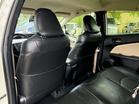 Used 2019 Toyota Prius LE FWD image 17