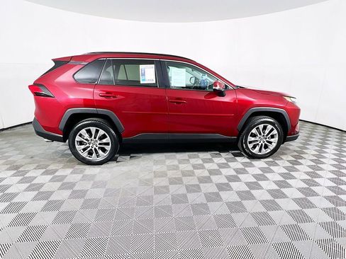 Used 2023 Toyota RAV4 XLE Premium image 8